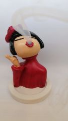 SİGARA İÇEN KADIN TÜTSÜLÜK